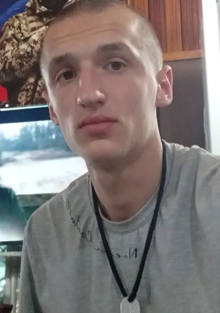 Я Святослав, 19, из Донецка, ищу знакомства без обязательств