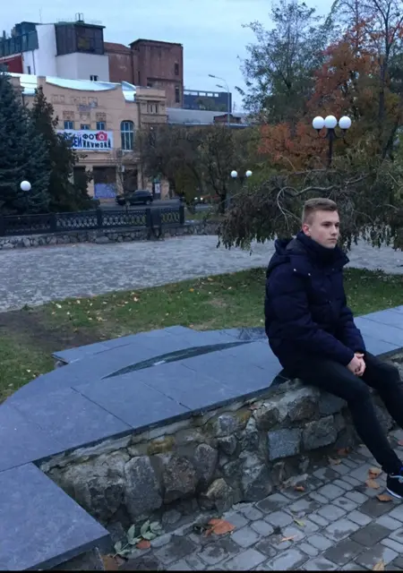 Леша из Харькова, ищу на сайте знакомства на одну ночь