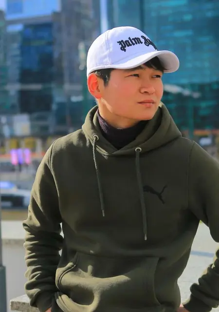 Я Бекболот, 21, из Бишкека, ищу знакомства на одну ночь