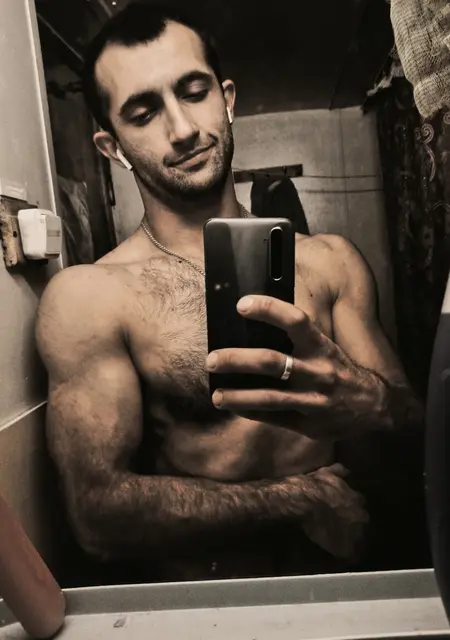 Я Саша, 31, из Одессы, ищу знакомства на одну ночь