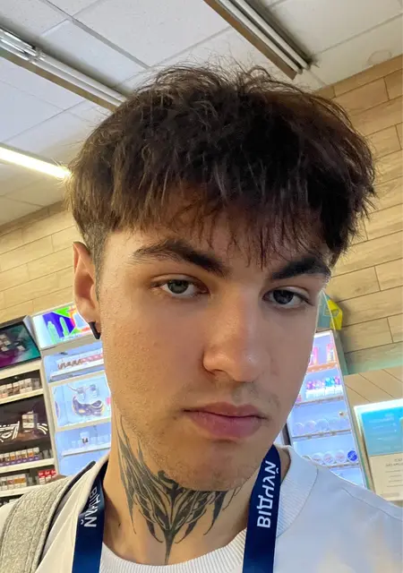 Артур з Львова, мені 21 років, познайомлюсь без зобов'язань