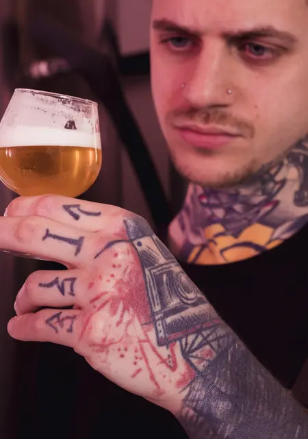 Нику из Одессы, мне 48, познакомлюсь на одну ночь