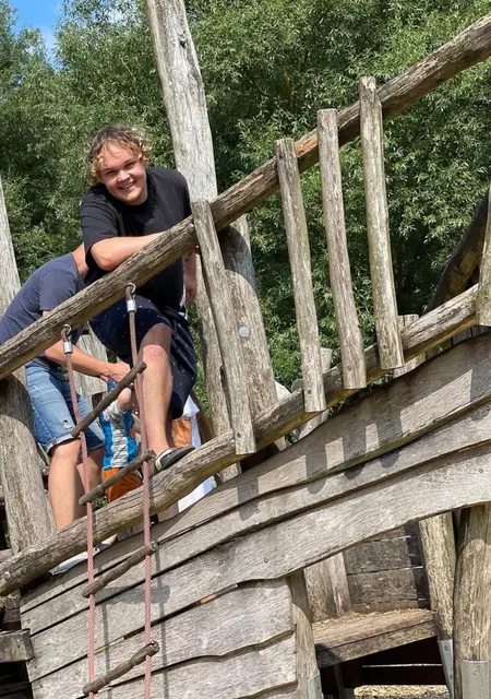 Матвей из Риги, мне 23, познакомлюсь для приятного времяпровождения