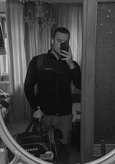 Я Ярослав, 20, из Мелитополя, ищу знакомство для приятного времяпровождения