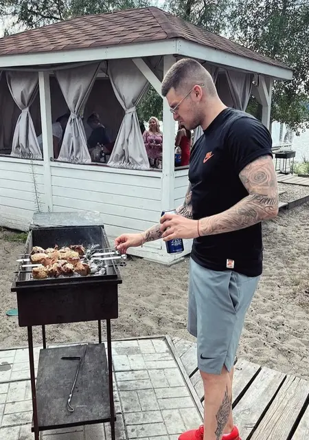 Саша из Черновцов, мне 39, познакомлюсь для открытые отношения