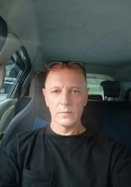 Валерий из Киева, ищу на сайте знакомства на одну ночь