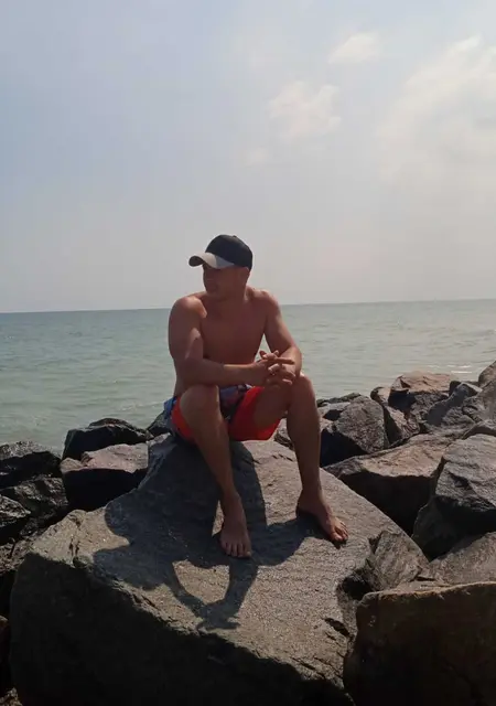 Виталий из Харькова, ищу на сайте знакомства на одну ночь