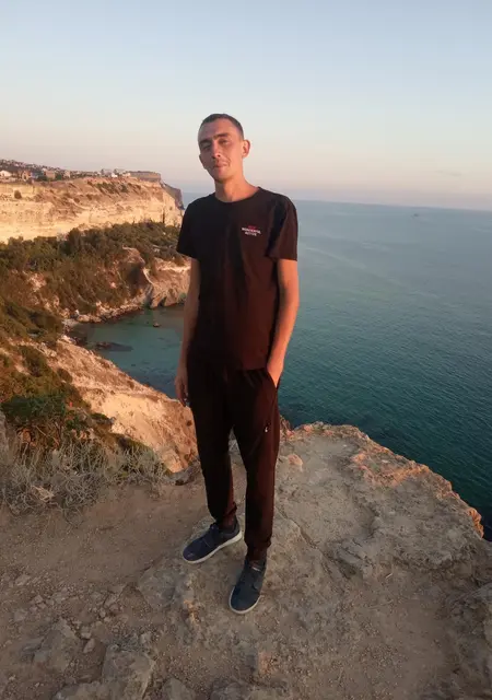 Вова из Харцызска, мне 32, познакомлюсь на одну ночь