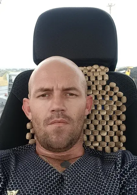 Vladimir из Павлограда, мне 38, познакомлюсь для постоянных отношений