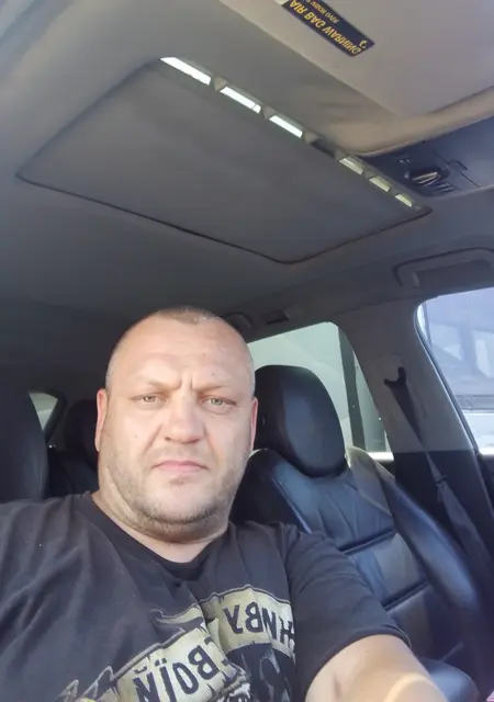 Игорь из Сум, мне 41, познакомлюсь для постоянных отношений