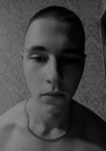 Я Илья, 20, из Днепра, ищу знакомство для постоянных отношений