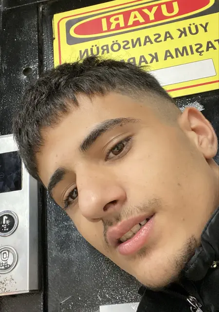 Я Can, 18, знакомлюсь на одну ночь в Стамбуле