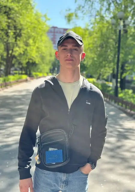 Я Смайл, 23, из Стаханова, ищу знакомства на одну ночь