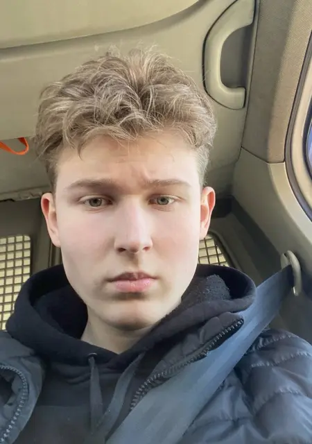 Я Рома, 19, знакомлюсь без обязательств в Киеве