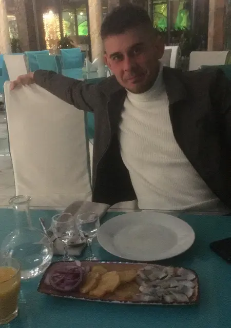 Юрий з Луганська, шукаю на сайті знайомства на одну ніч