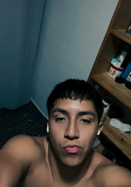 Я Mishael, 19, знакомлюсь для открытые отношения в Валенсии