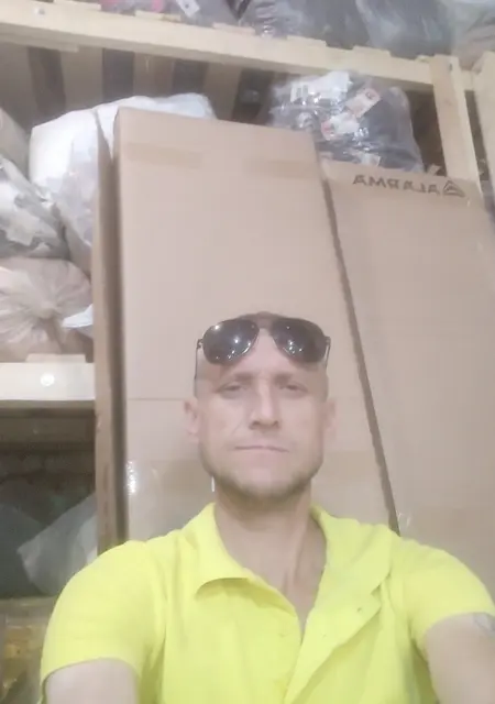 Роман из Луганска, мне 46, познакомлюсь на одну ночь